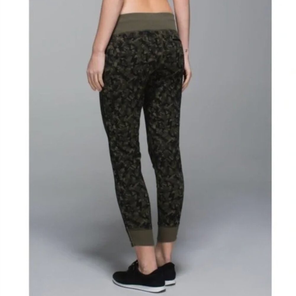 Lululemon | No Sweat Pant Jogger - Mystic Jungle Fatigue Green - Picture 2 of 3